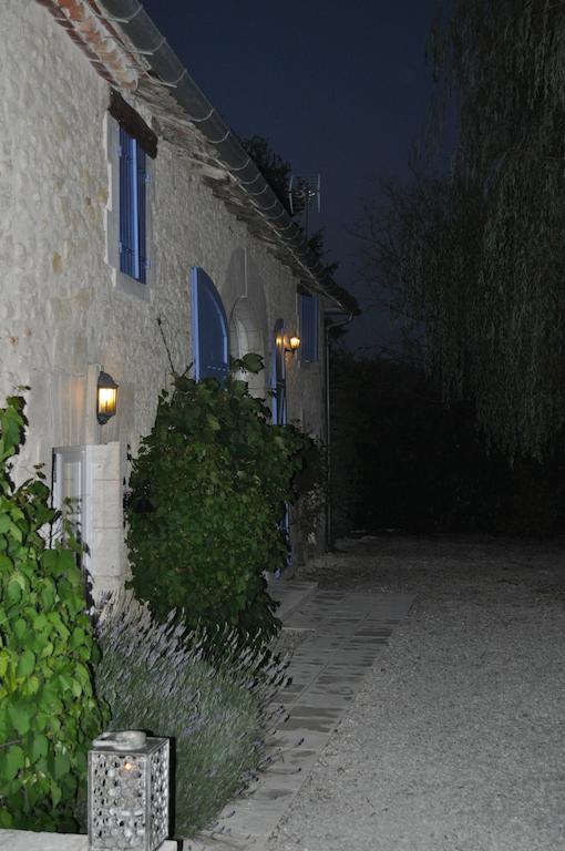Chambres D'Hotes La Grange Au Bois Champagne-et-Fontaine Esterno foto